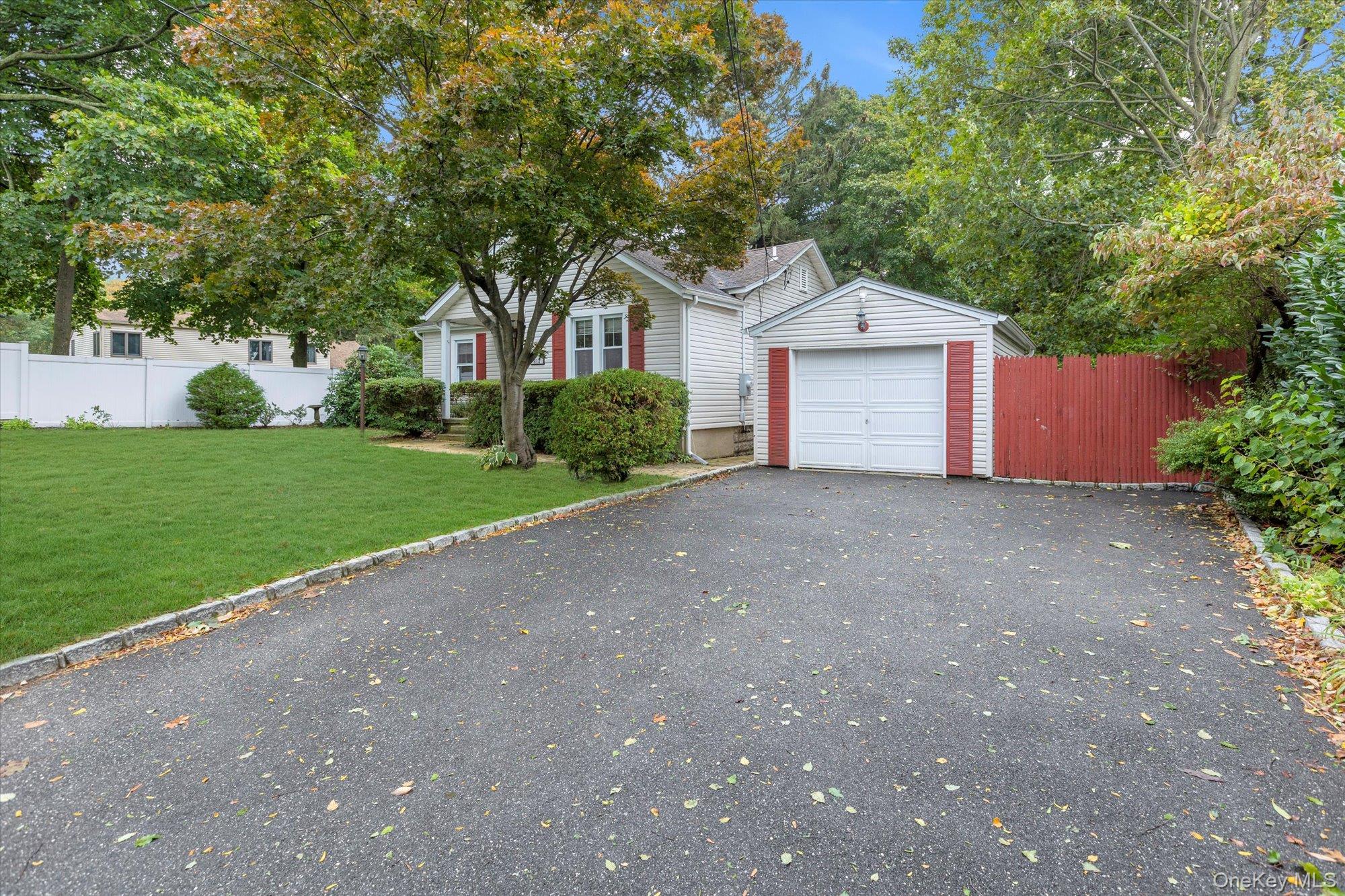 813 Park Avenue, Huntington, NY 11743