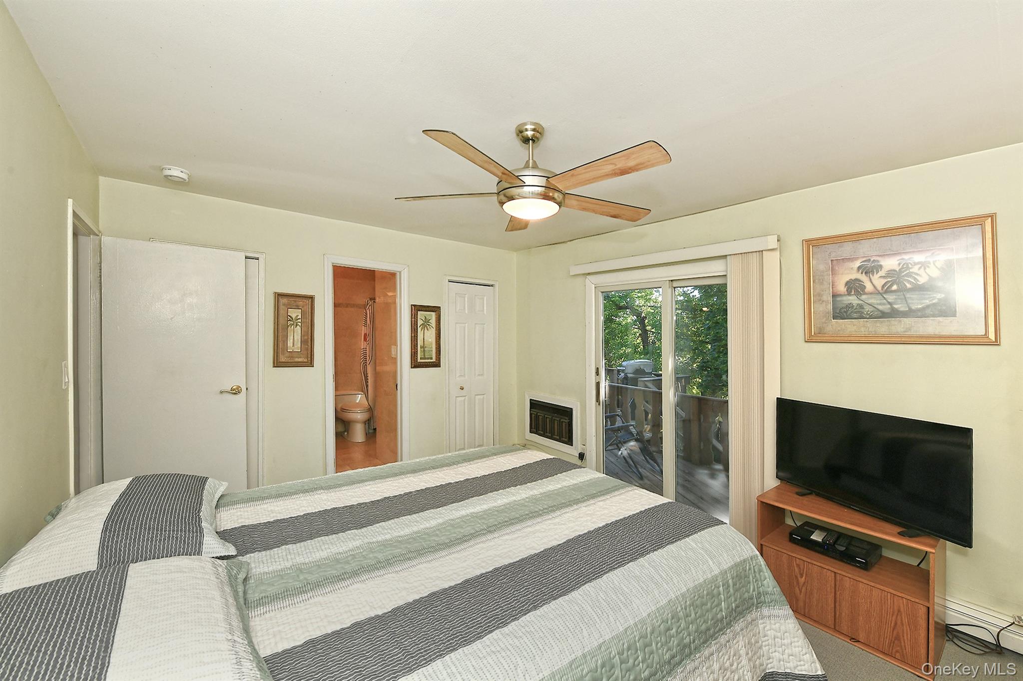 6 Mason Court, Levittown, NY 11756