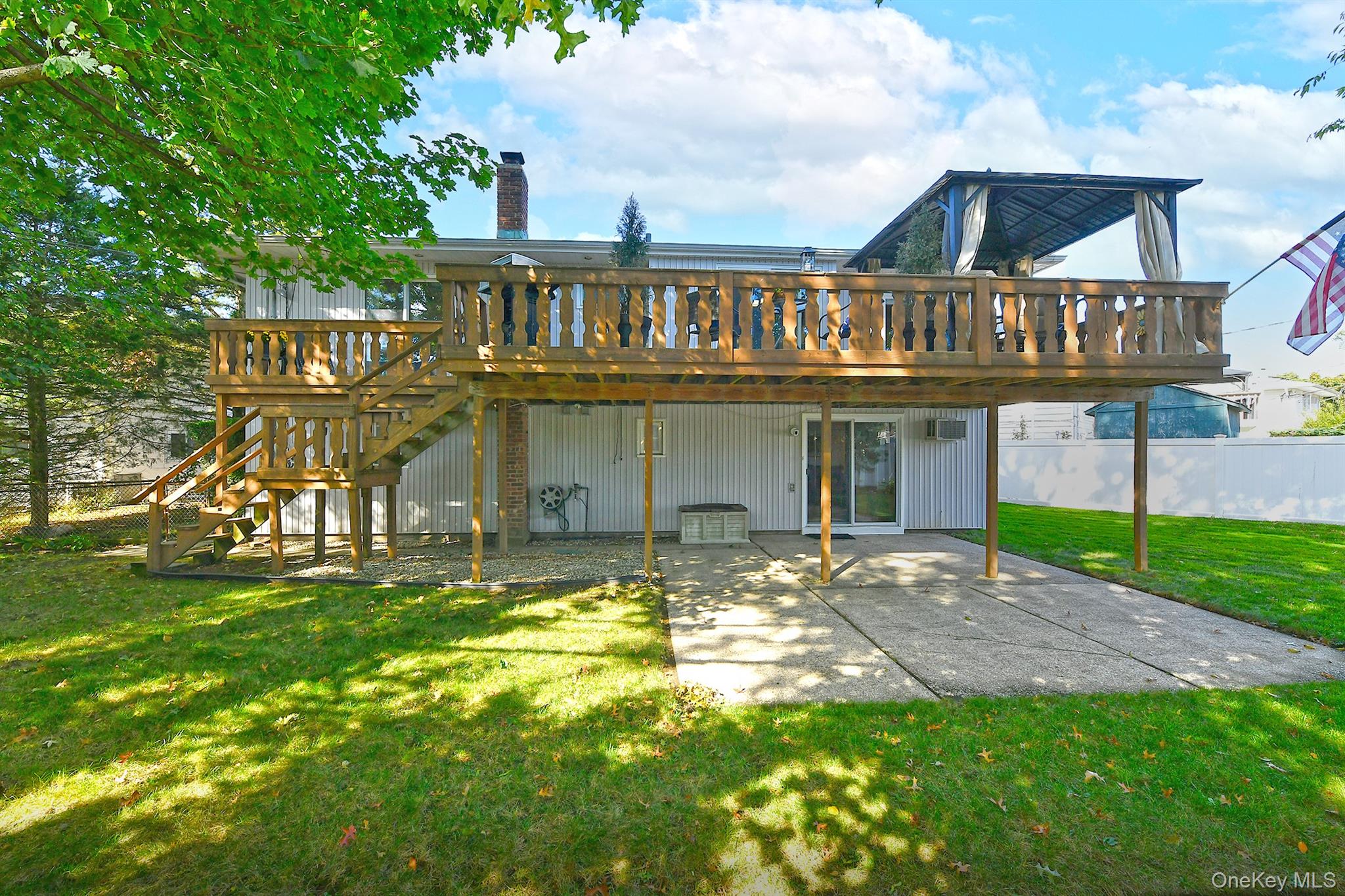 6 Mason Court, Levittown, NY 11756