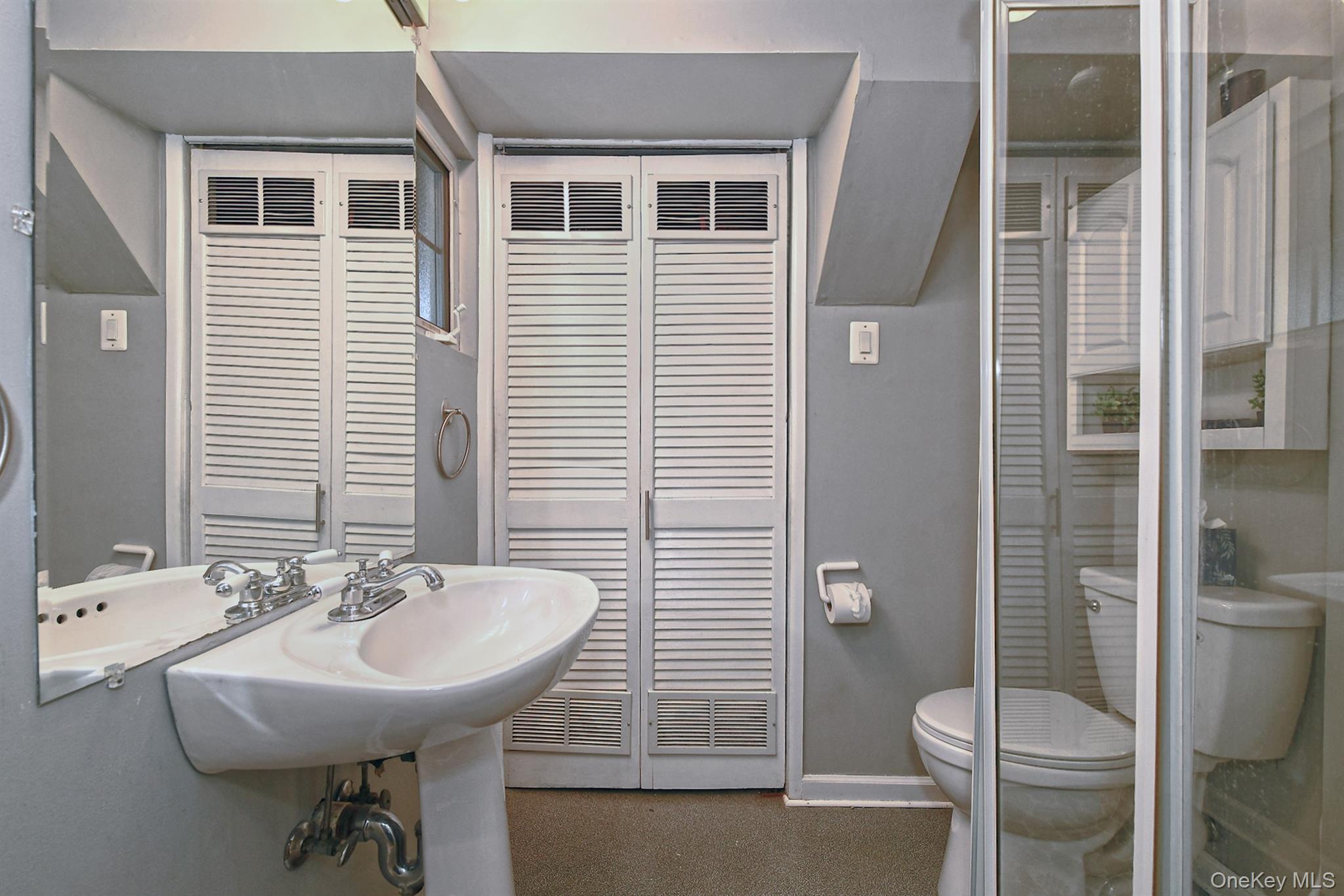 6 Mason Court, Levittown, NY 11756