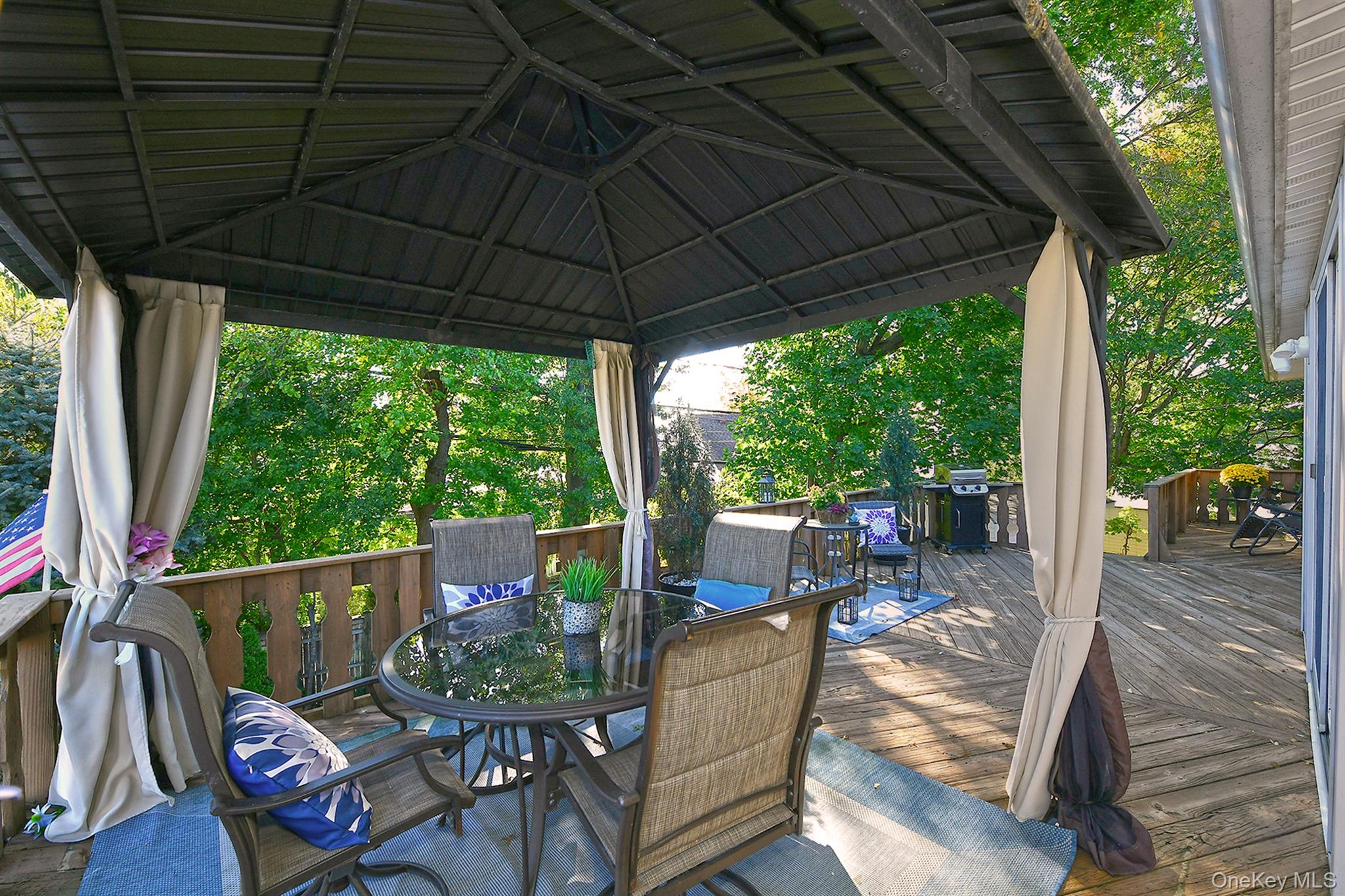 6 Mason Court, Levittown, NY 11756