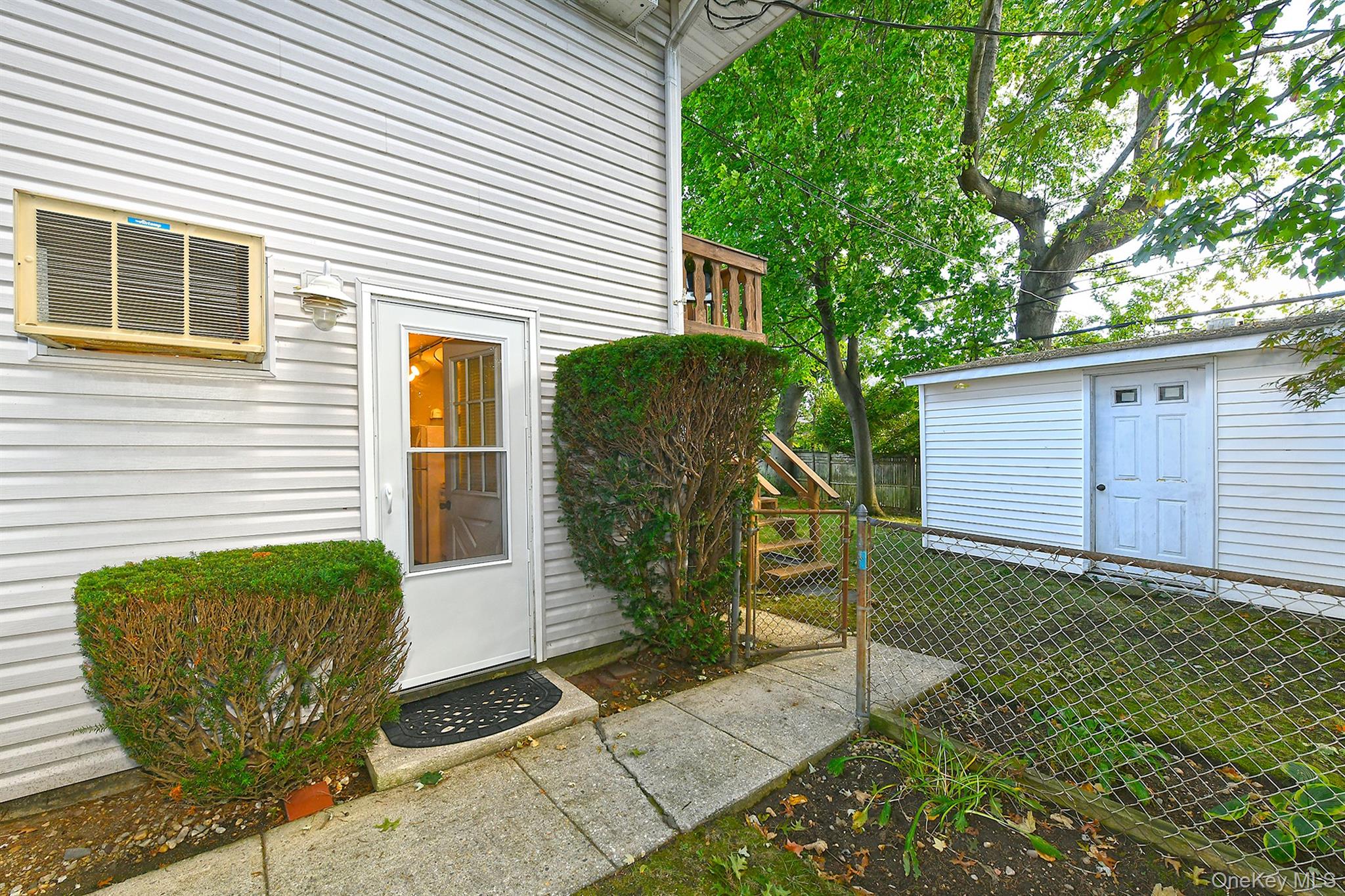 6 Mason Court, Levittown, NY 11756