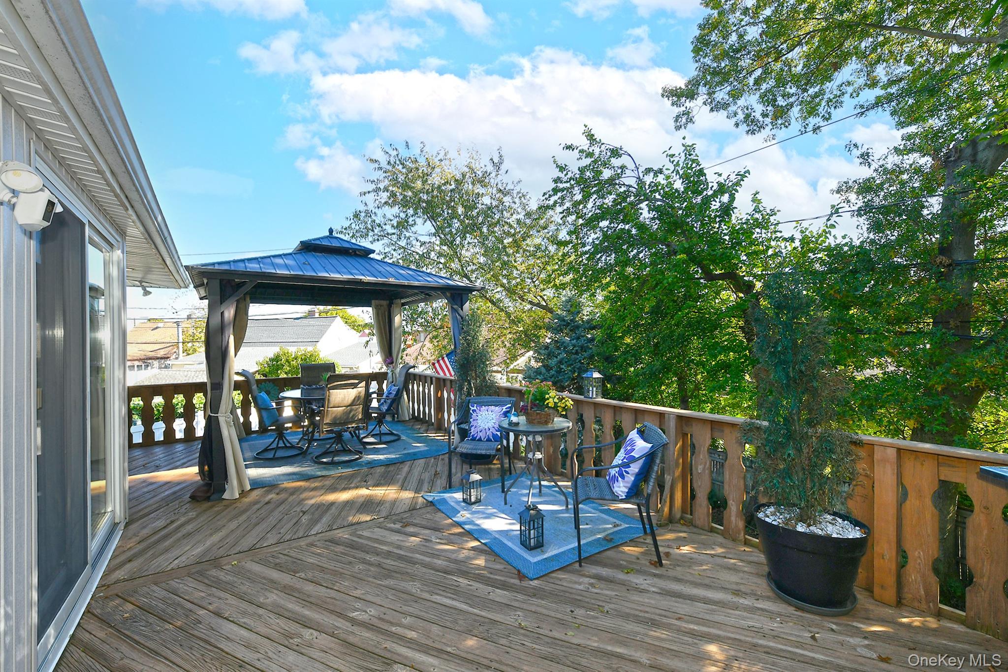 6 Mason Court, Levittown, NY 11756