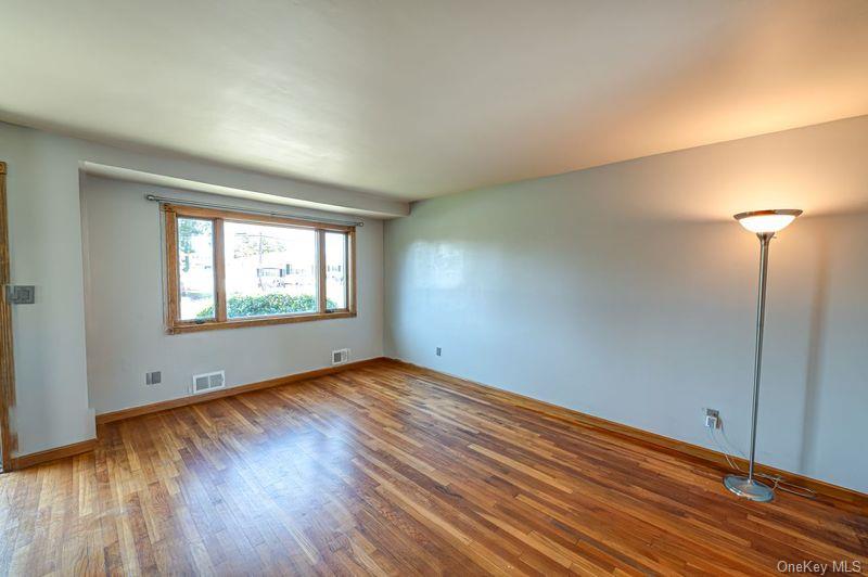 191 E. 2nd Street, Deer Park, NY 11729