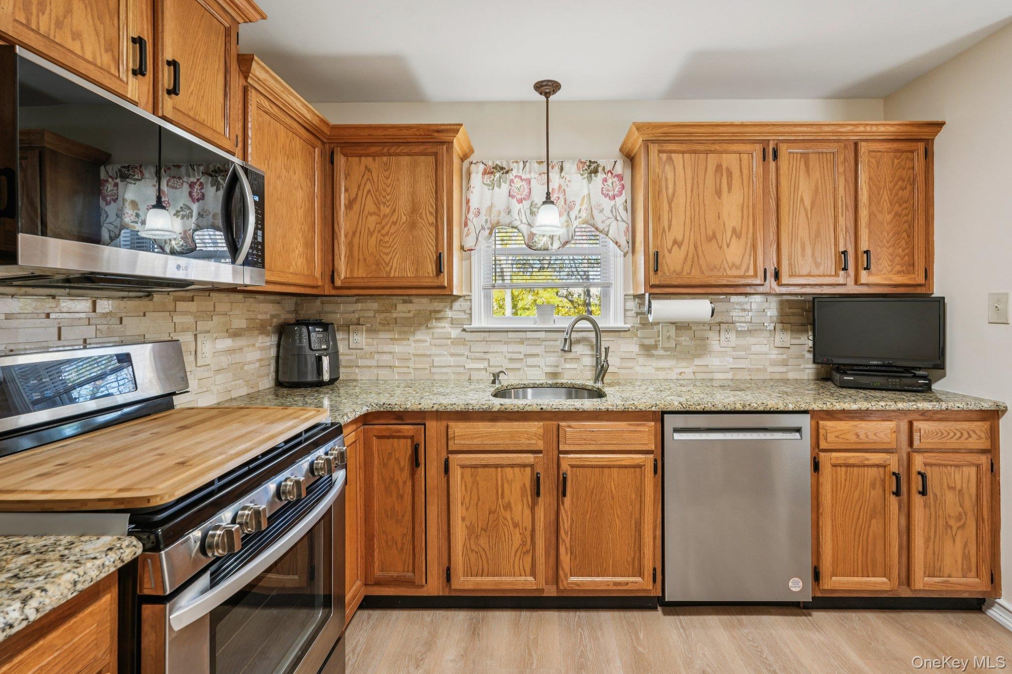 20 Lackawanna Trail, Montebello, NY 10901