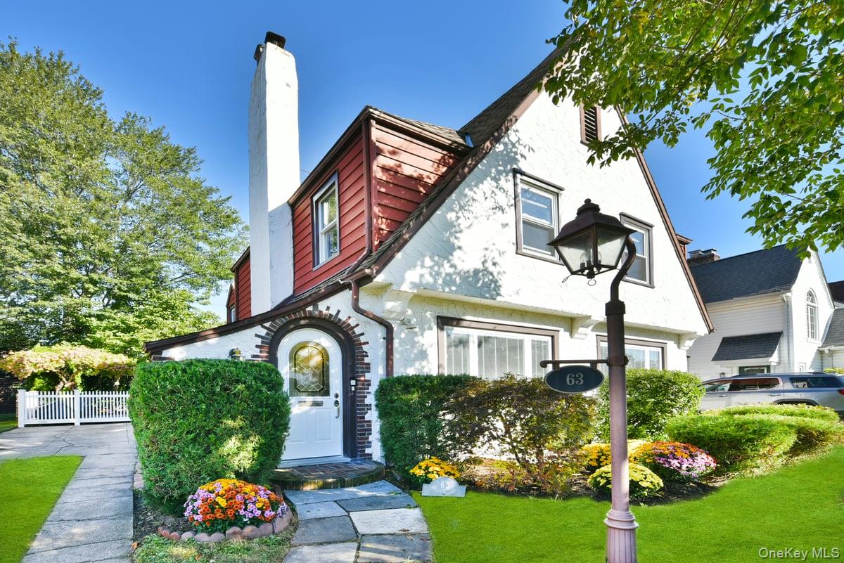 63 Willow Street, Garden City, NY 11530