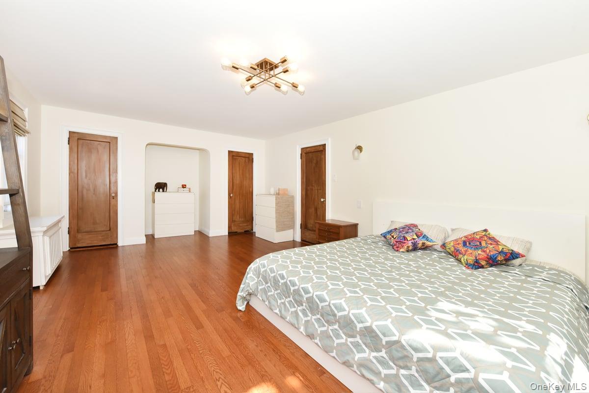 63 Willow Street, Garden City, NY 11530