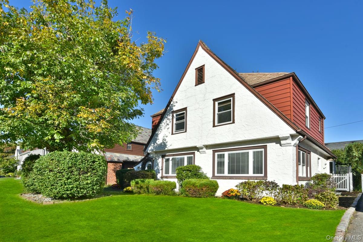 63 Willow Street, Garden City, NY 11530