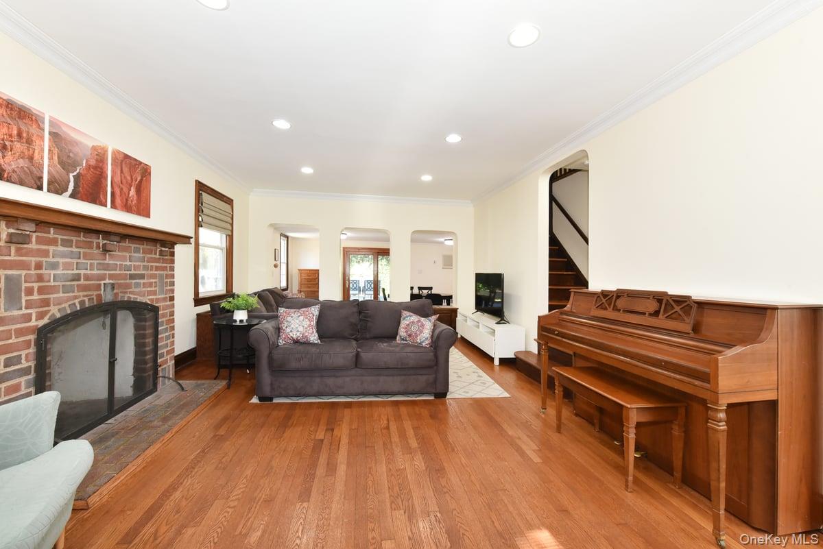 63 Willow Street, Garden City, NY 11530