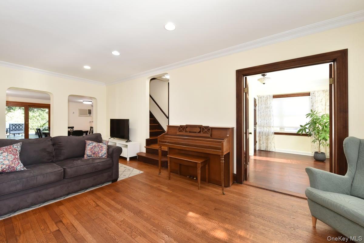 63 Willow Street, Garden City, NY 11530