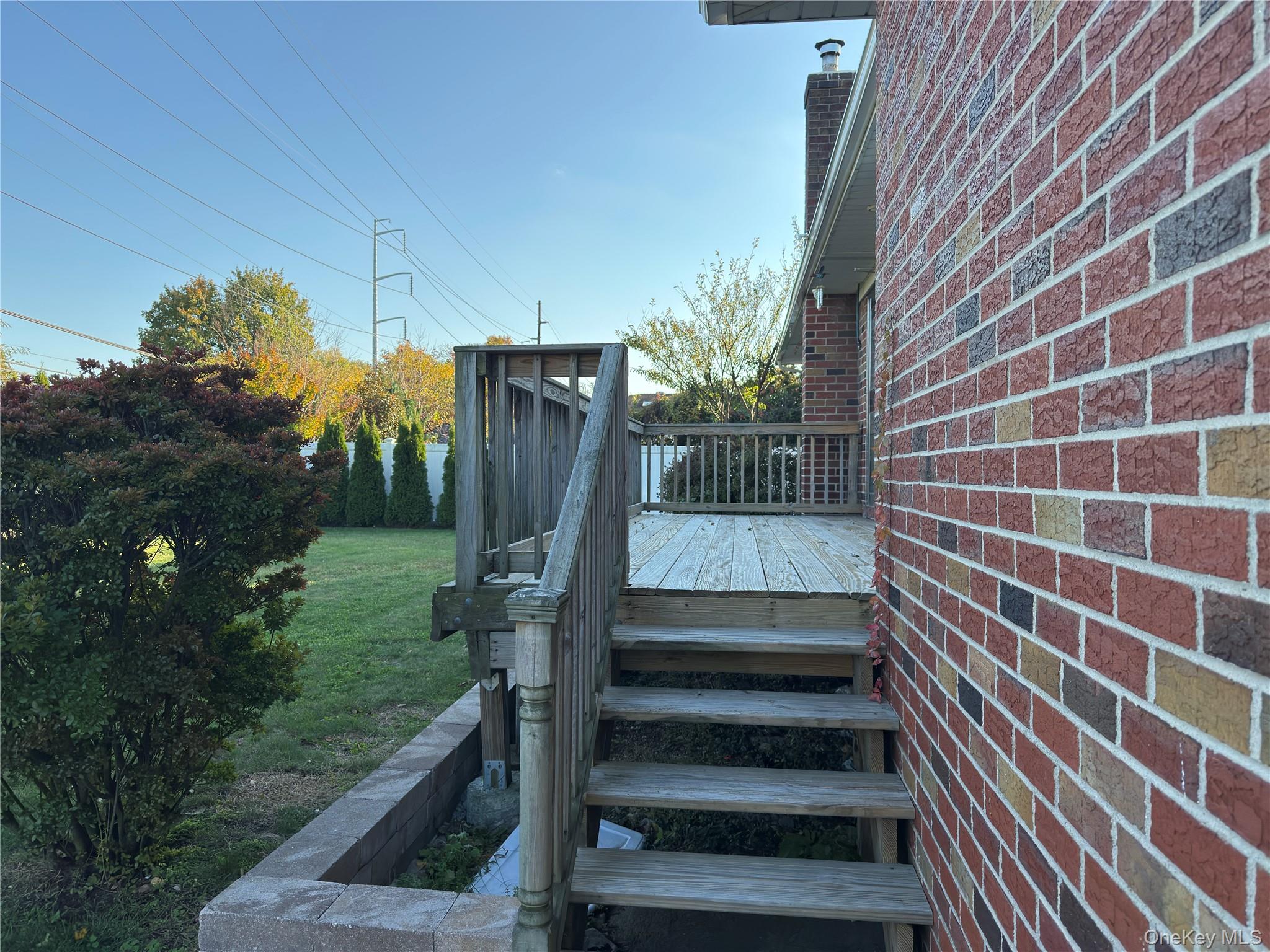 12 Hilton Court, Hicksville, NY 11801