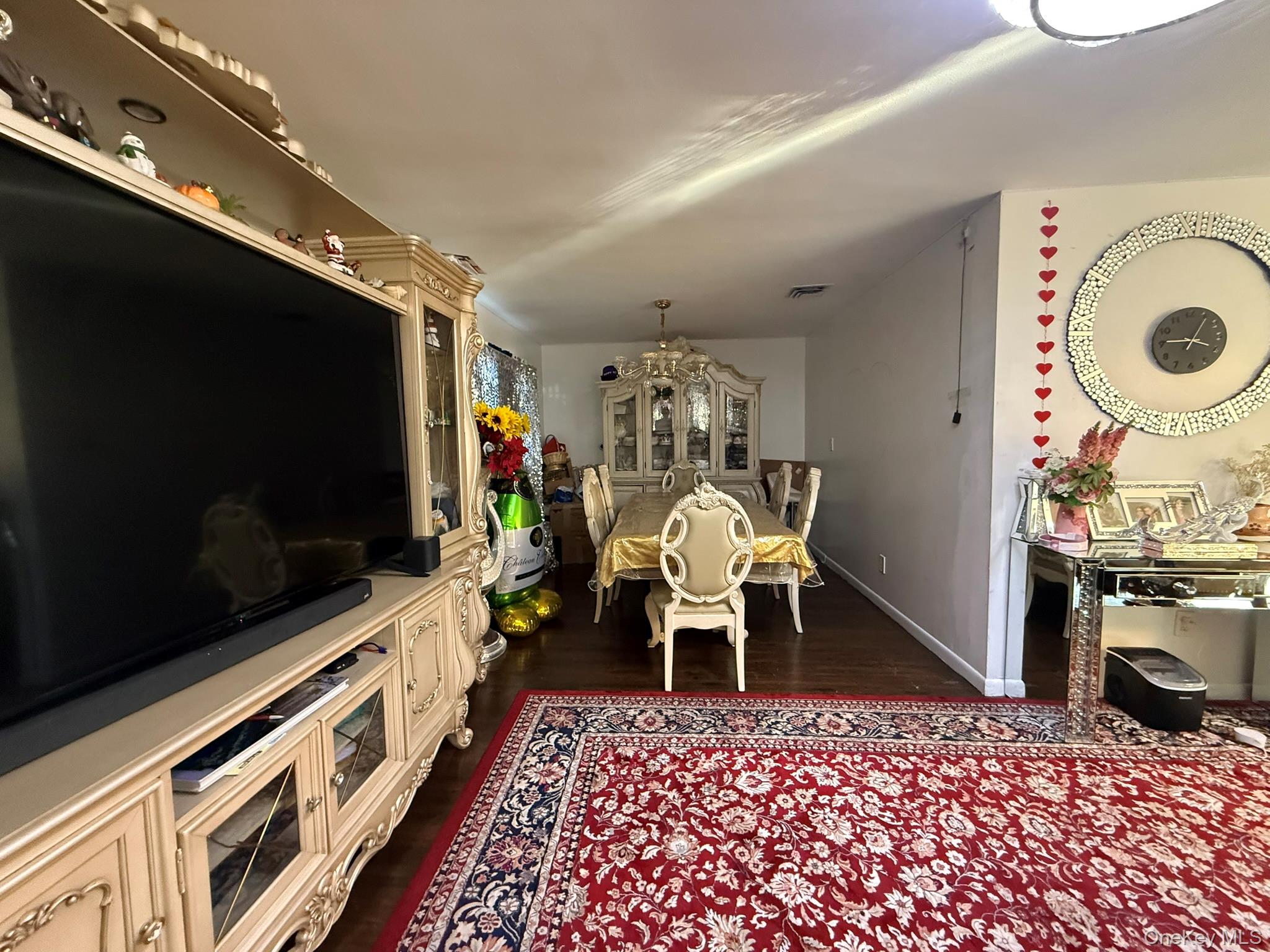 12 Hilton Court, Hicksville, NY 11801