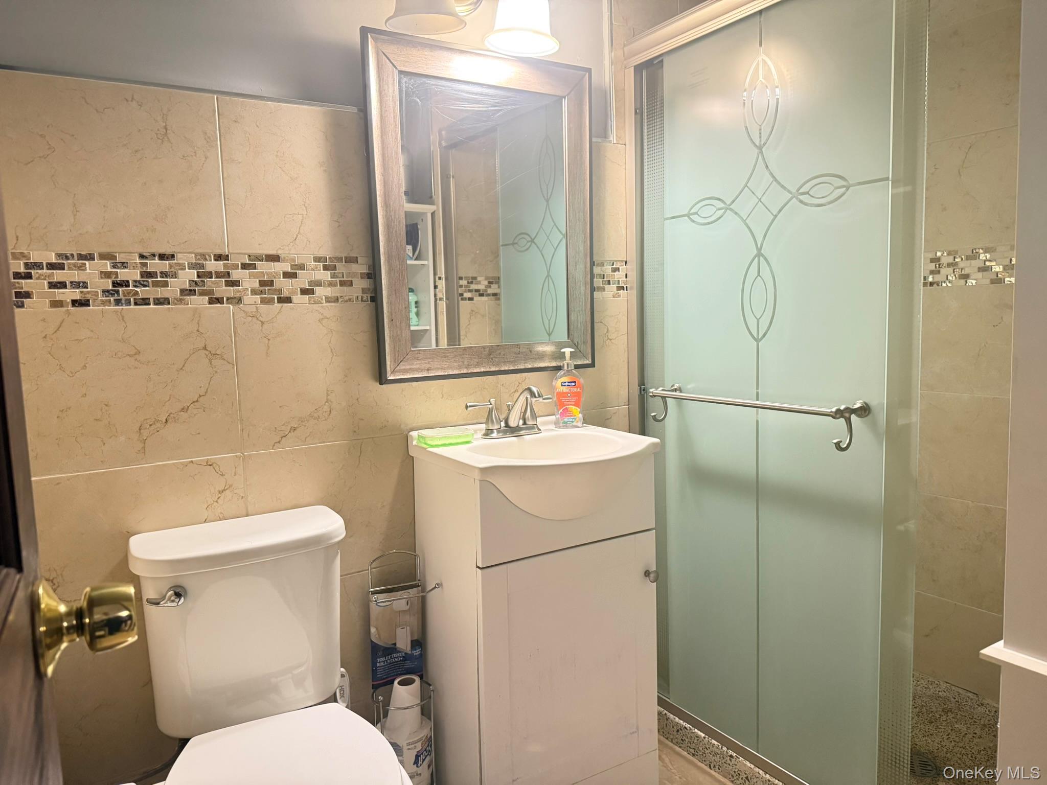 12 Hilton Court, Hicksville, NY 11801