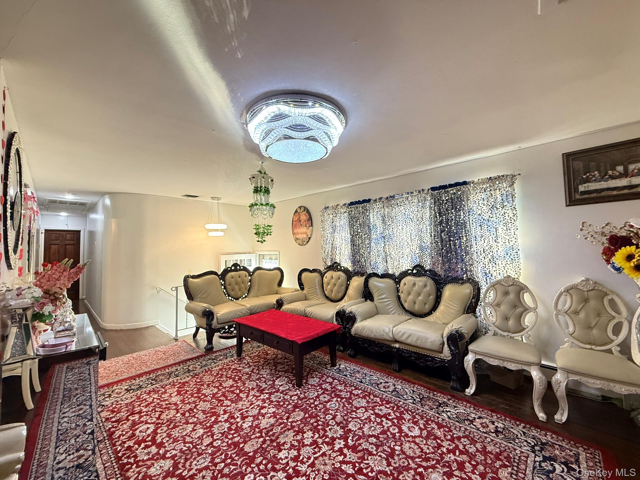 12 Hilton Court, Hicksville, NY 11801