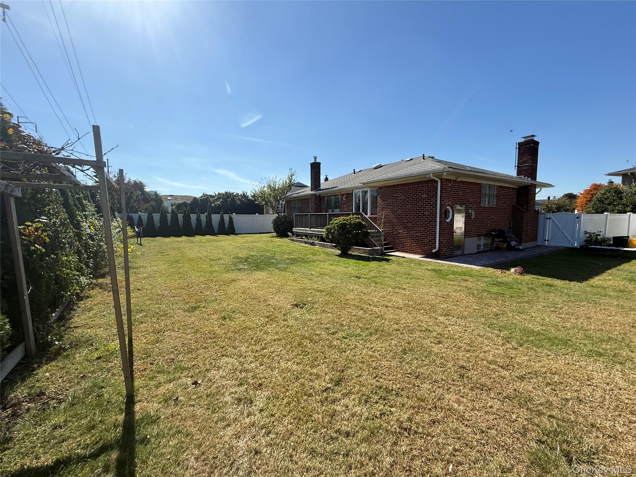 12 Hilton Court, Hicksville, NY 11801