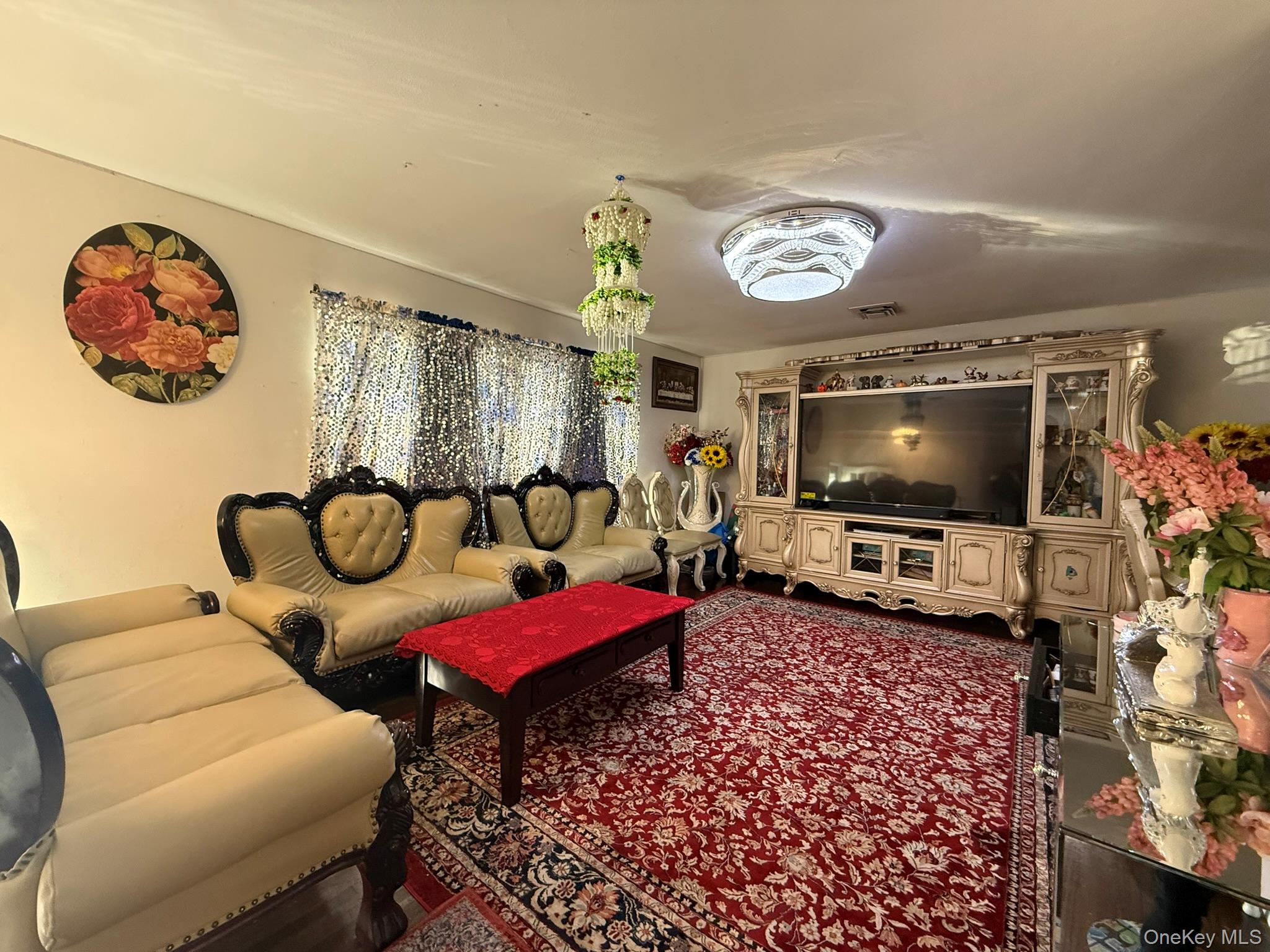 12 Hilton Court, Hicksville, NY 11801