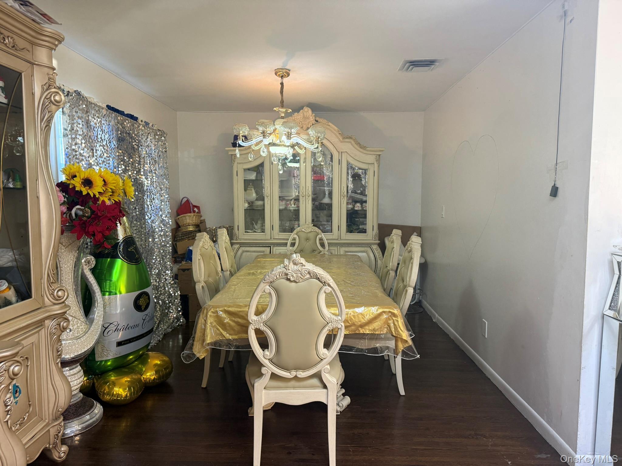 12 Hilton Court, Hicksville, NY 11801