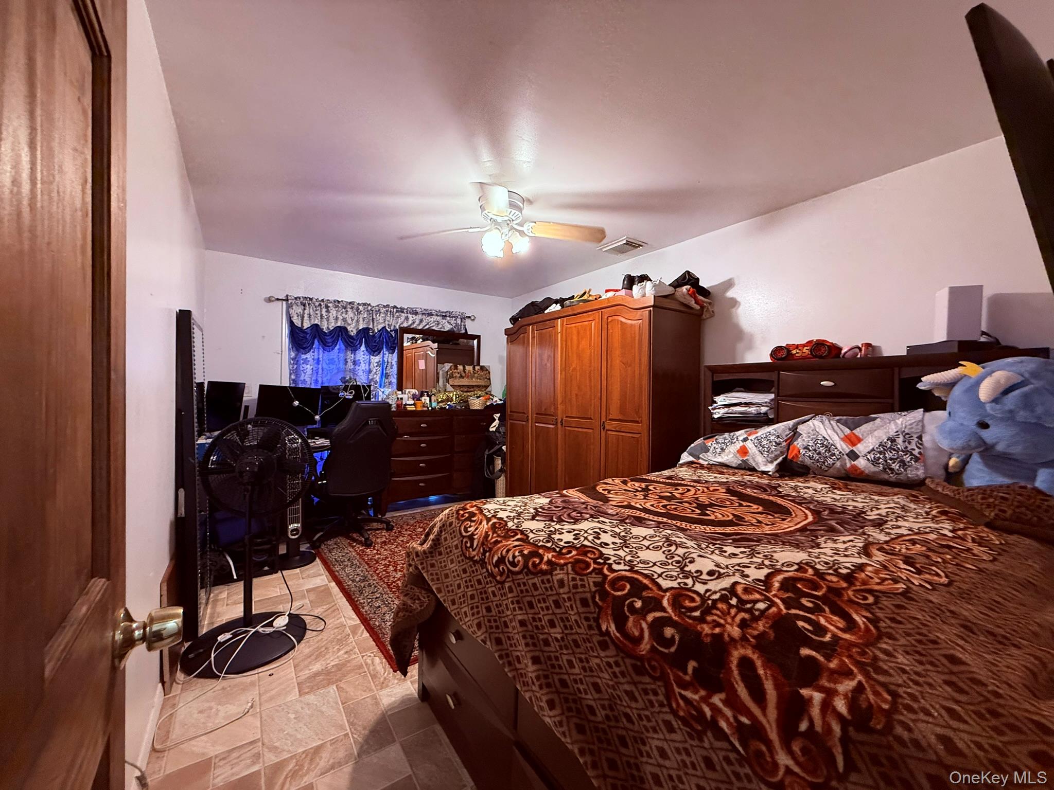 12 Hilton Court, Hicksville, NY 11801