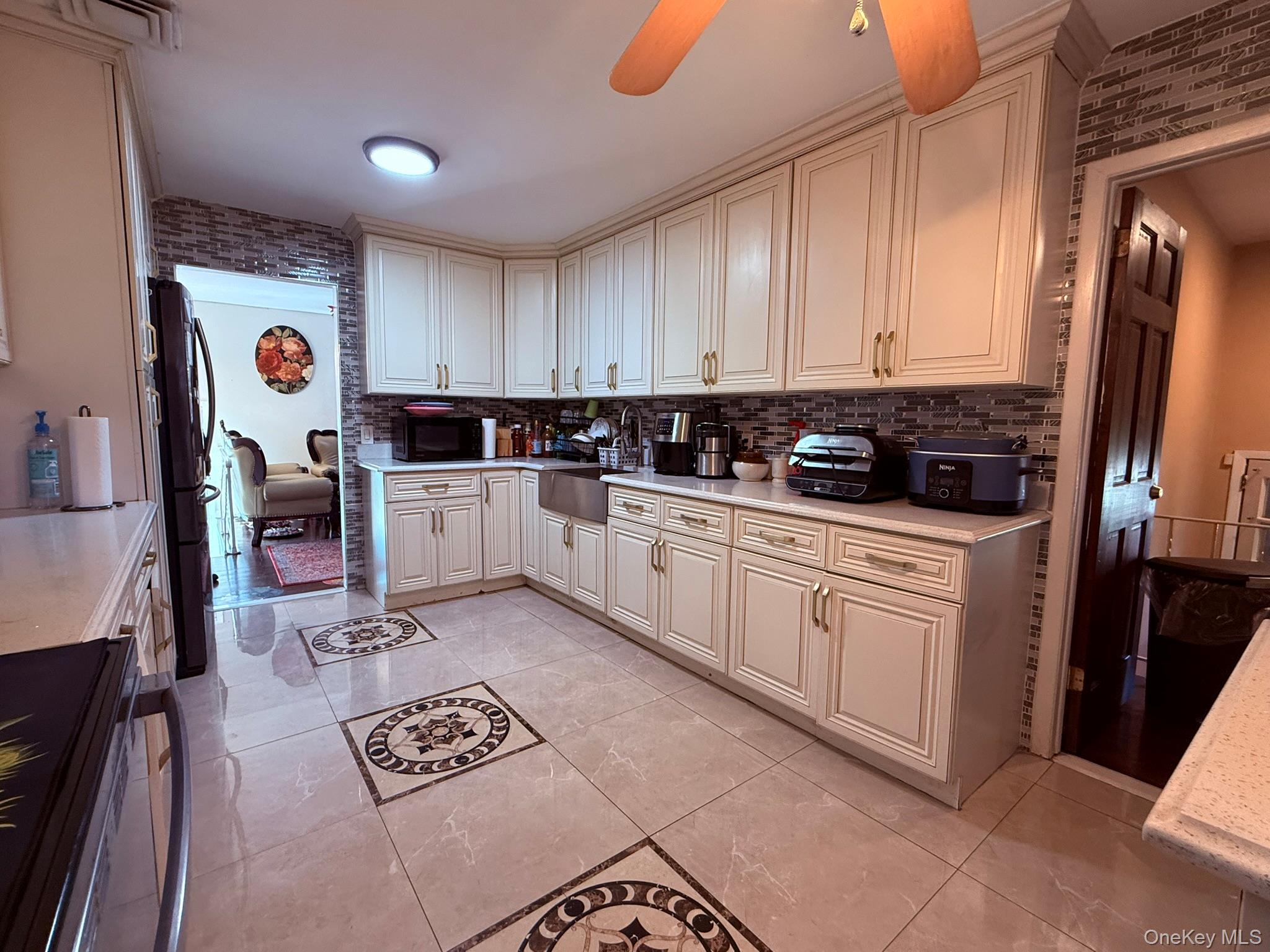 12 Hilton Court, Hicksville, NY 11801