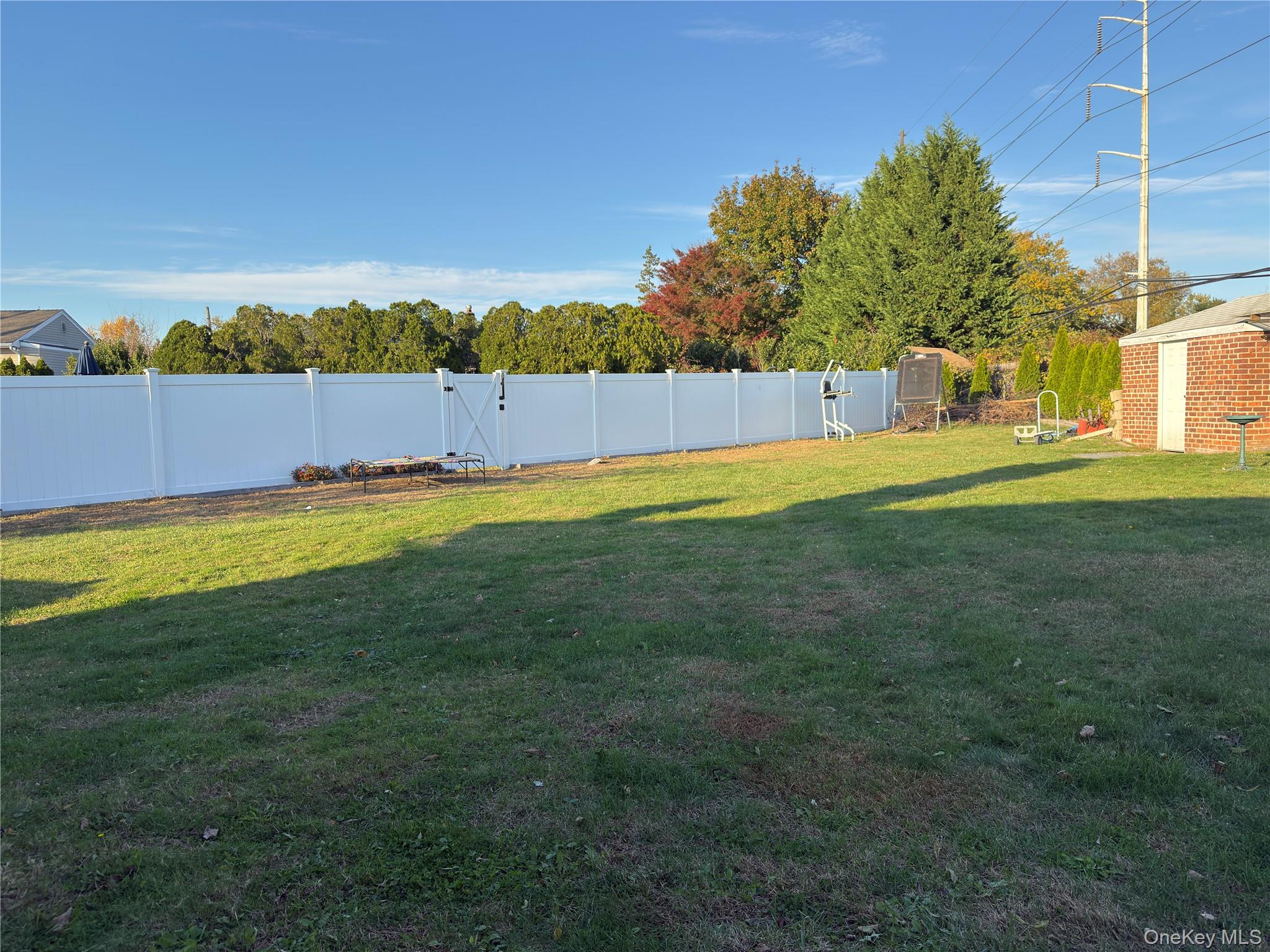 12 Hilton Court, Hicksville, NY 11801