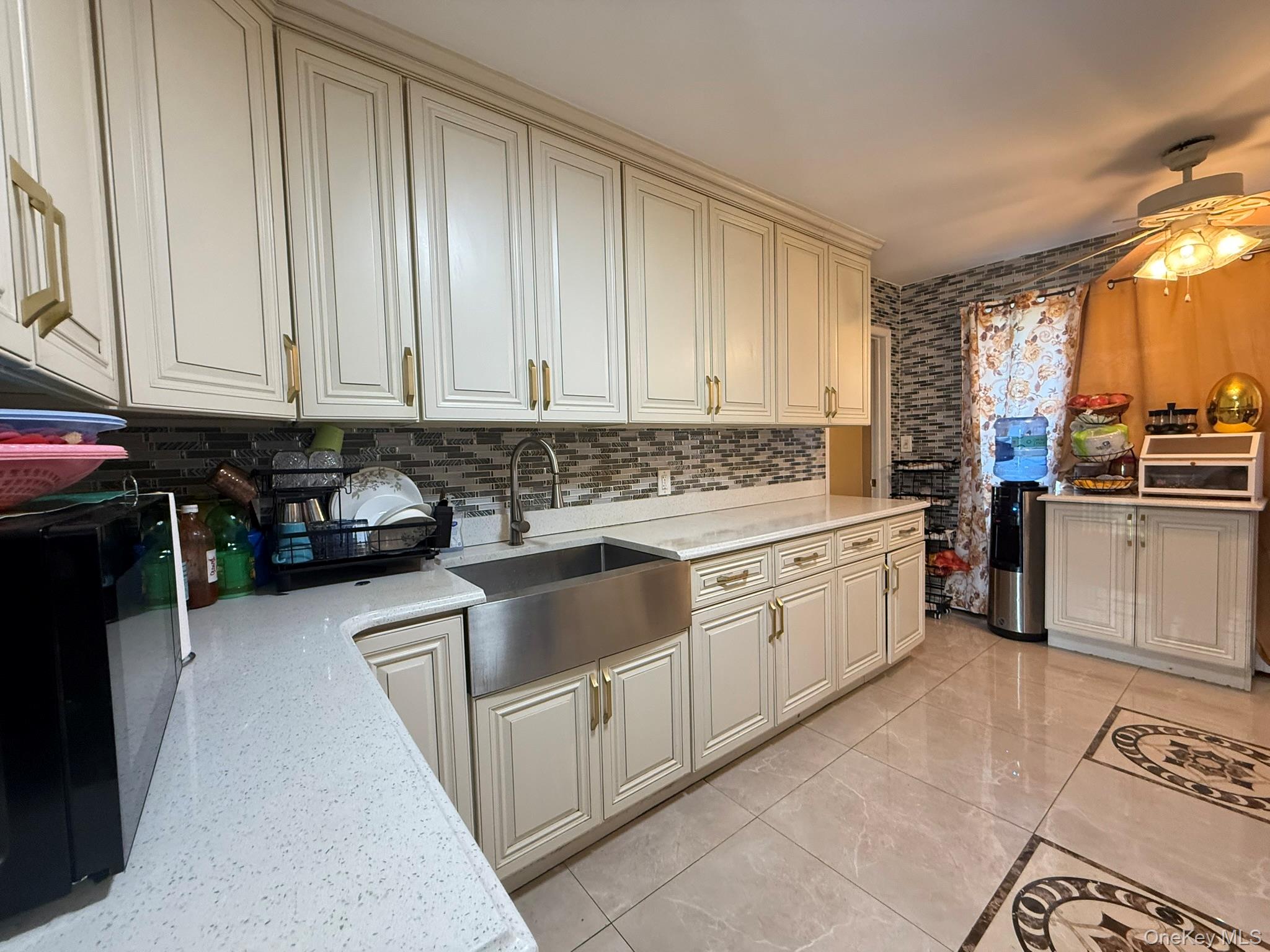 12 Hilton Court, Hicksville, NY 11801