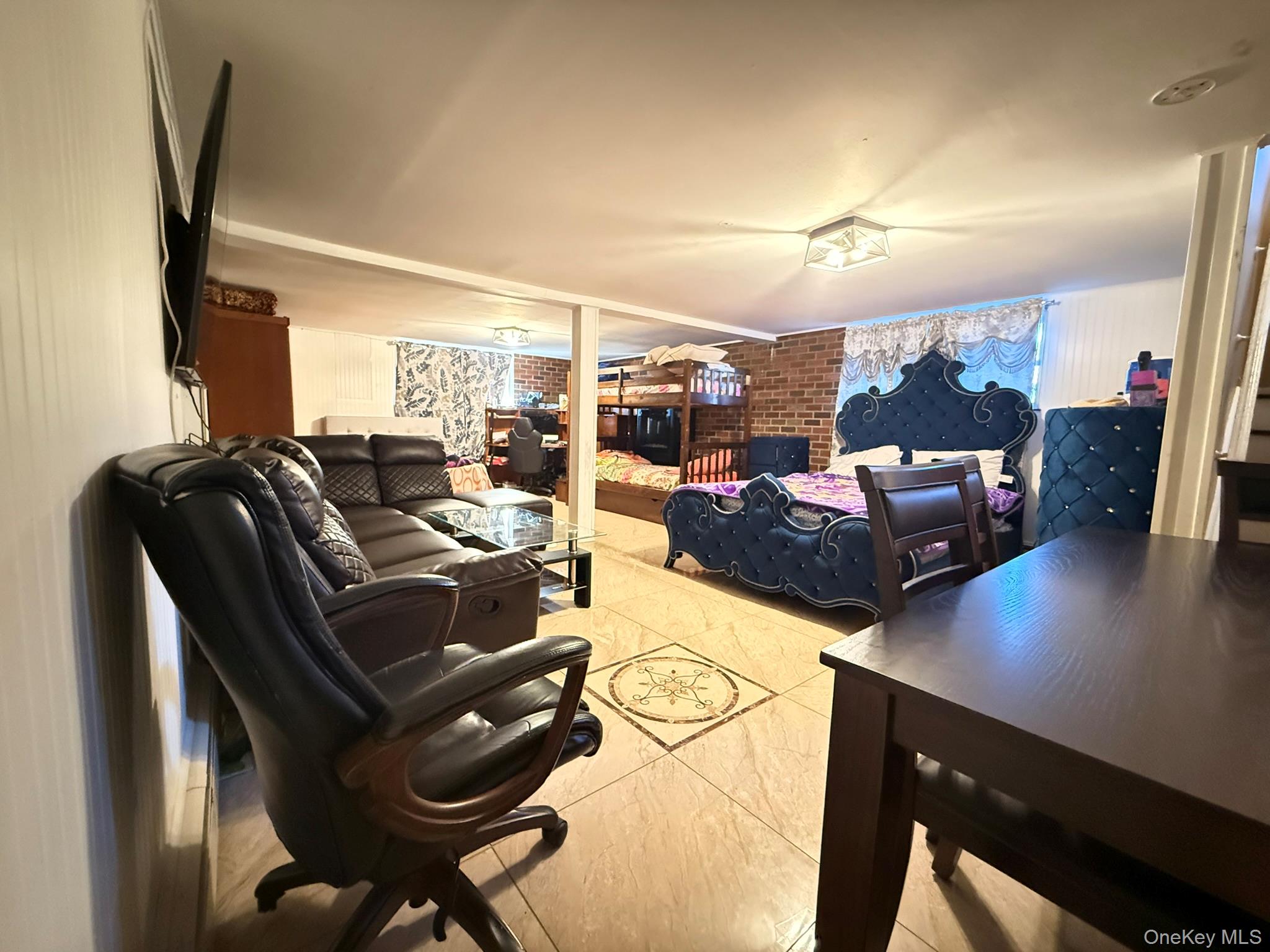 12 Hilton Court, Hicksville, NY 11801