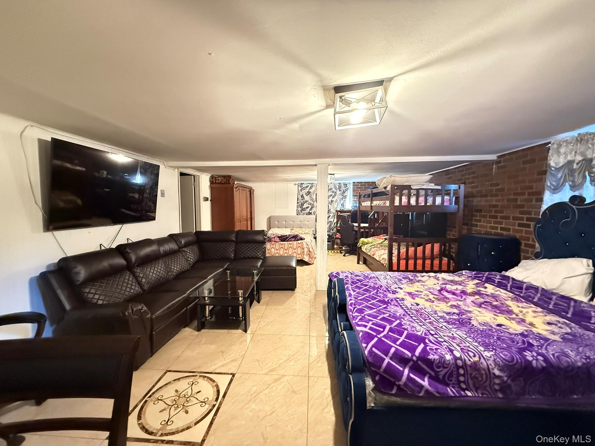 12 Hilton Court, Hicksville, NY 11801