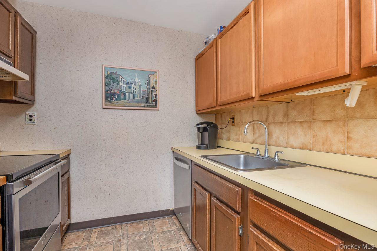 56 Richmond Boulevard # 2B, Ronkonkoma, NY 11779