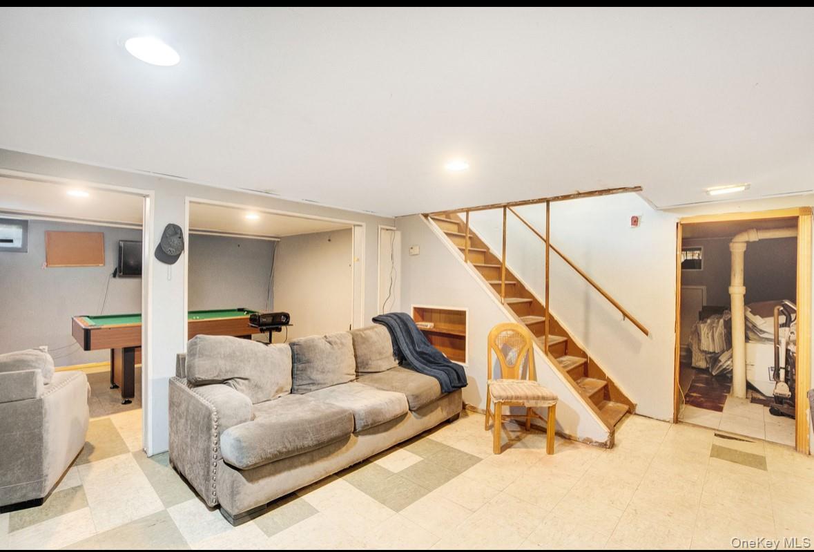 1024 Mahopac, West Hempstead, NY 11552