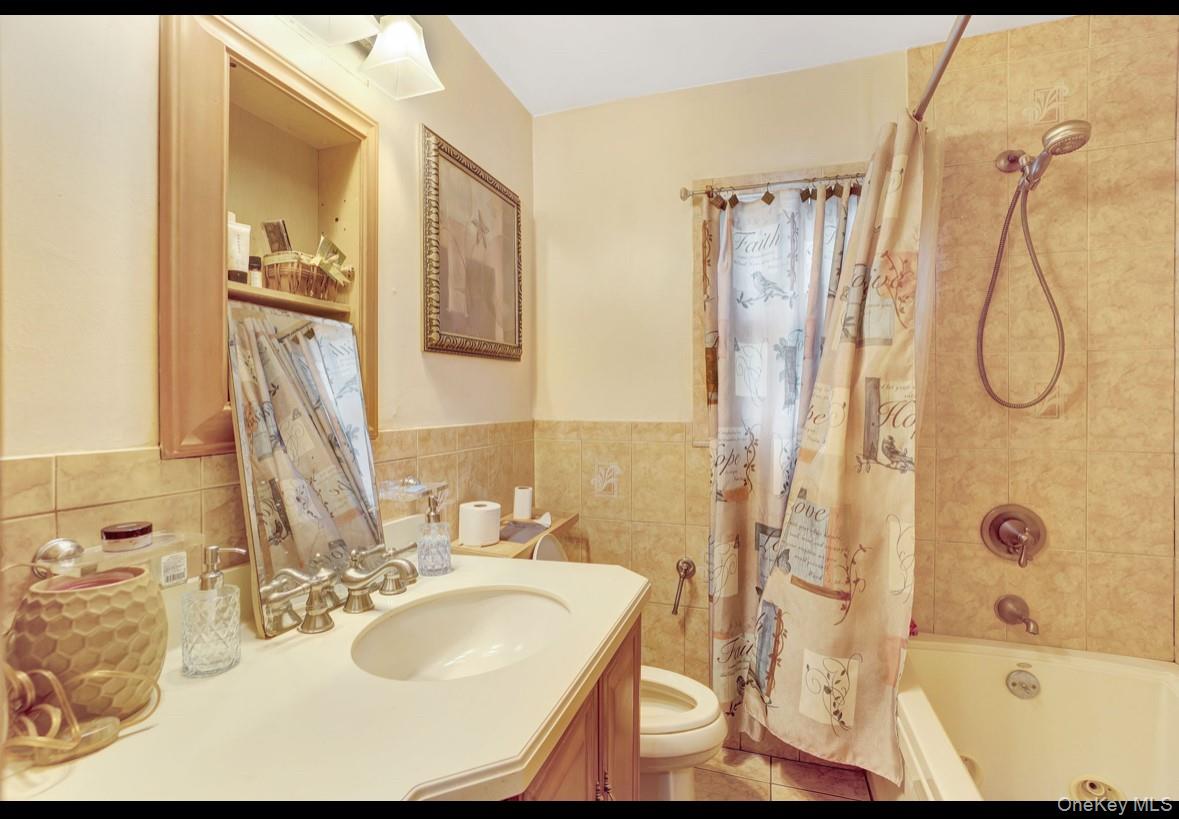 1024 Mahopac, West Hempstead, NY 11552