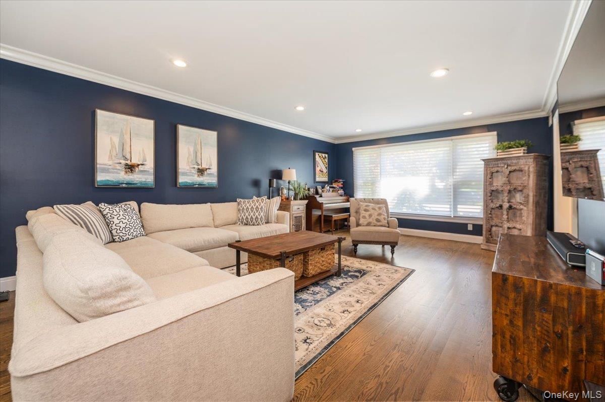 75 Karol Place, Muttontown, NY 11753