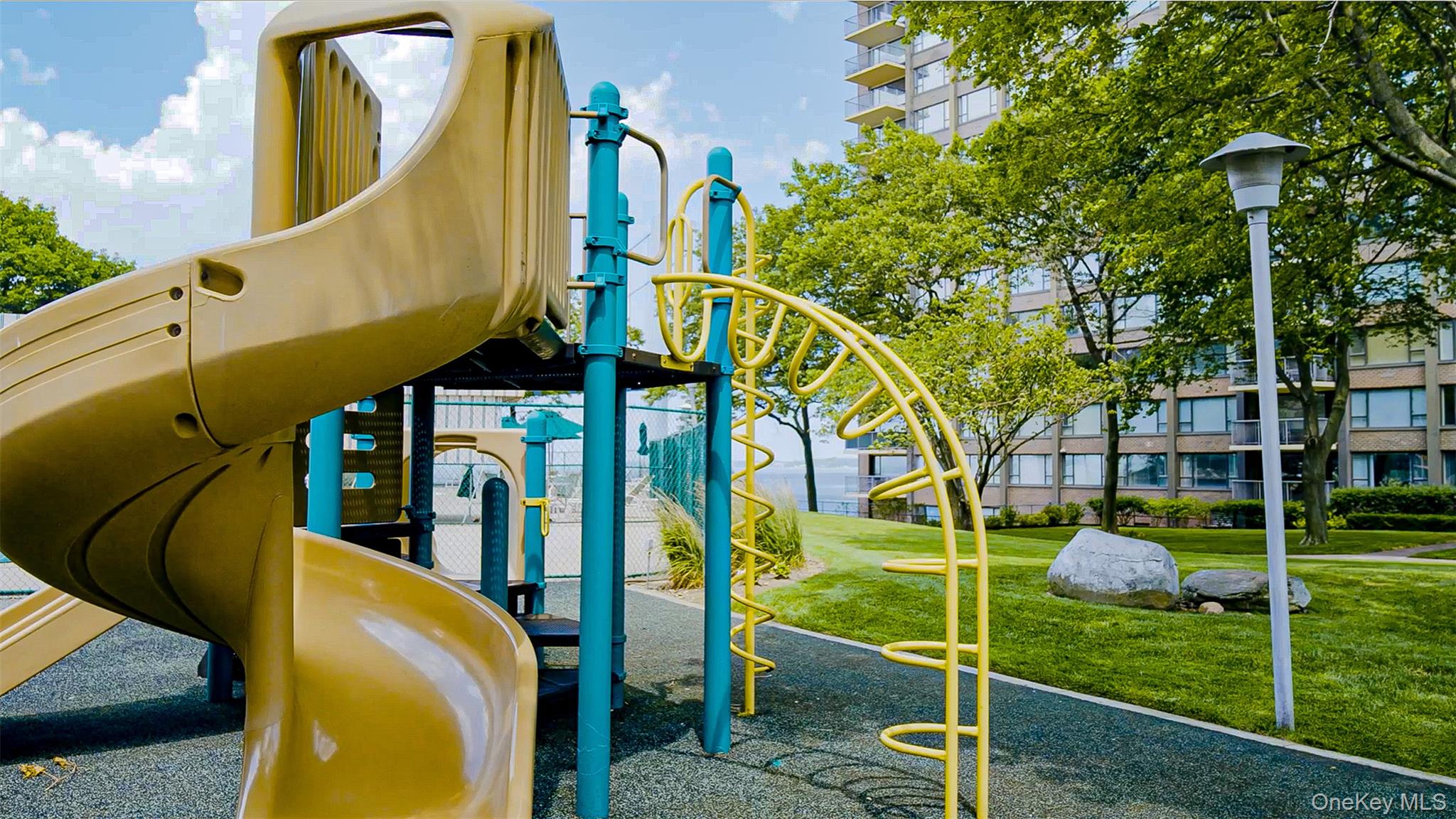 166-25 Powells Cove Boulevard # 10G, Whitestone, NY 11357