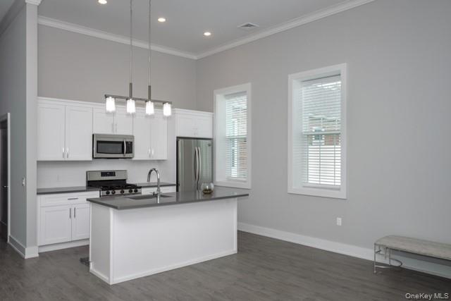 75 Circle Drive # 75-104, Central Islip, NY 11722