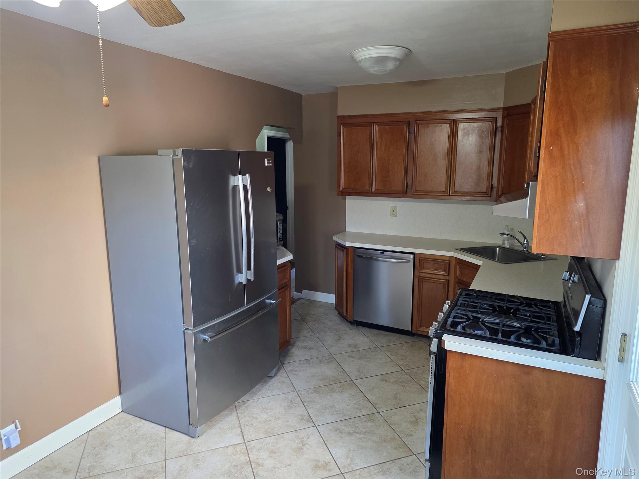 220 Raff Avenue, Mineola, NY 11501