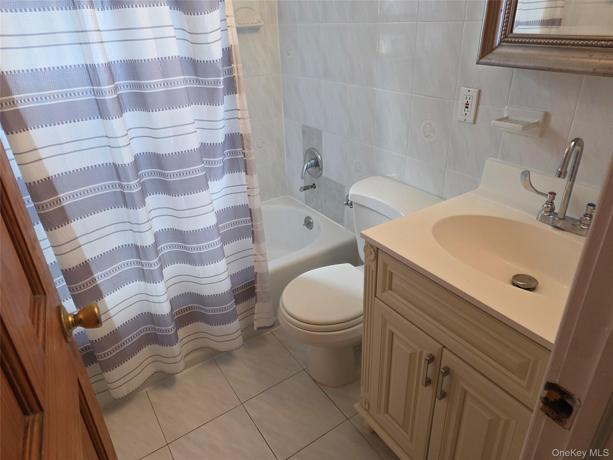 220 Raff Avenue, Mineola, NY 11501