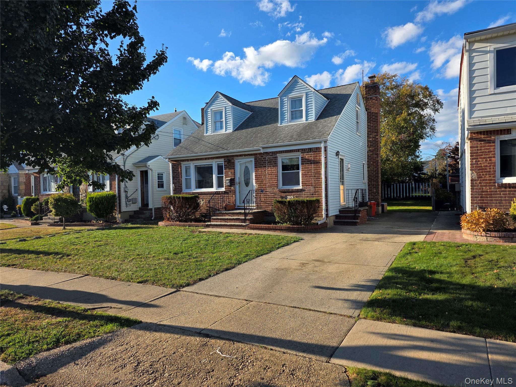 220 Raff Avenue, Mineola, NY 11501