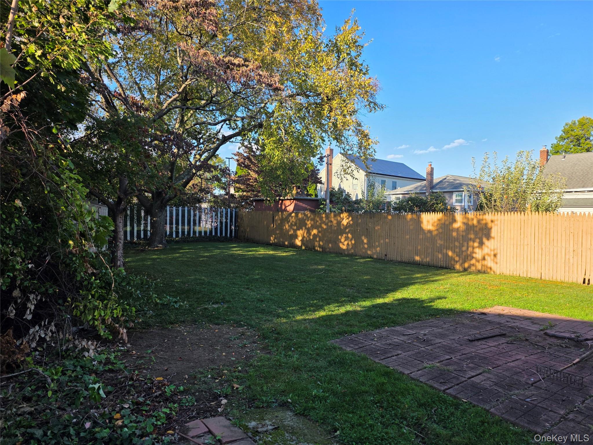 220 Raff Avenue, Mineola, NY 11501