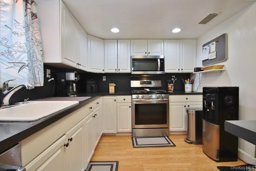 4 Ivy Place, Hartsdale, NY 10530