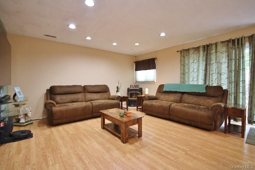 4 Ivy Place, Hartsdale, NY 10530