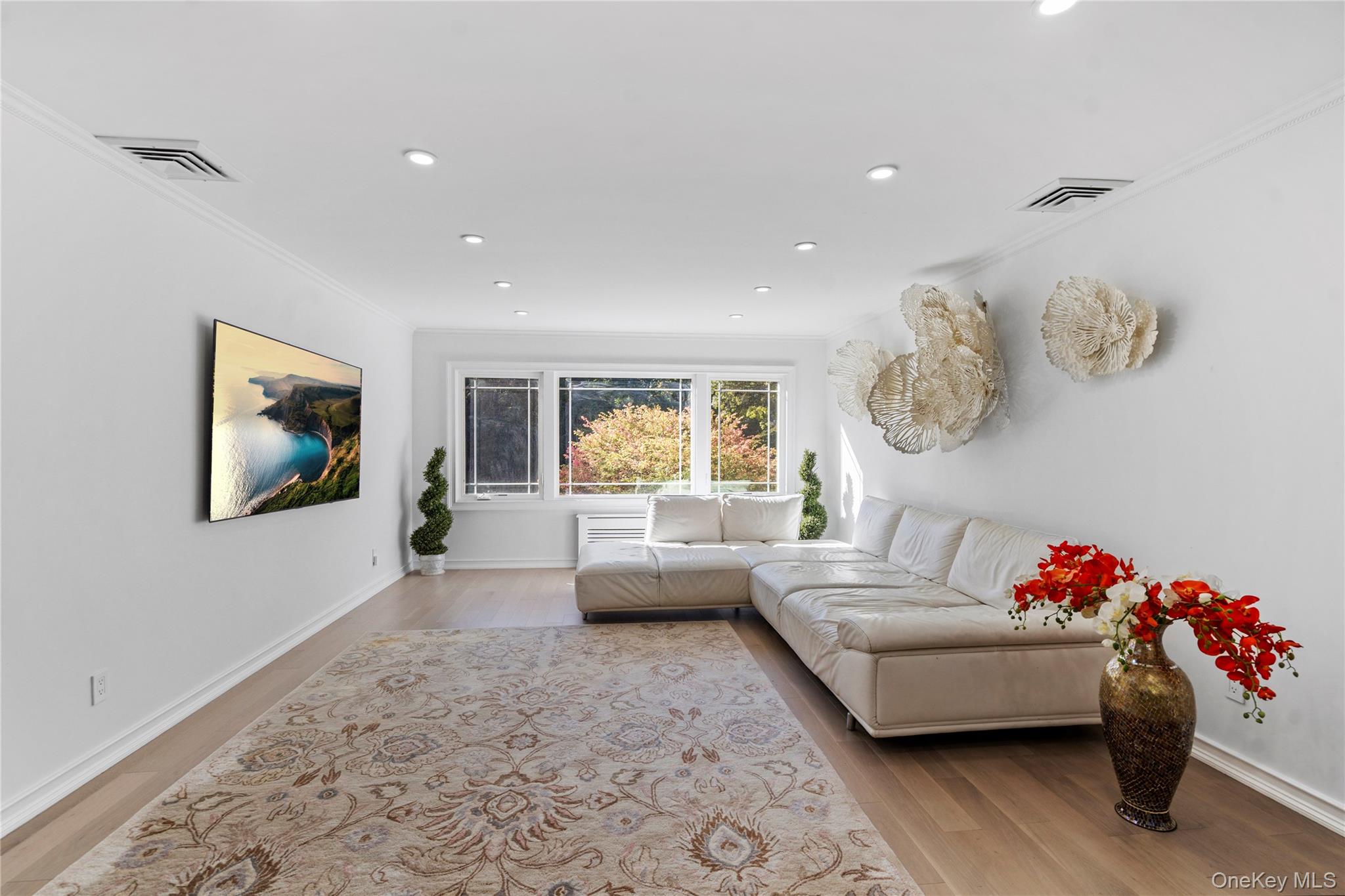 897 Ripley Lane, Muttontown, NY 11771