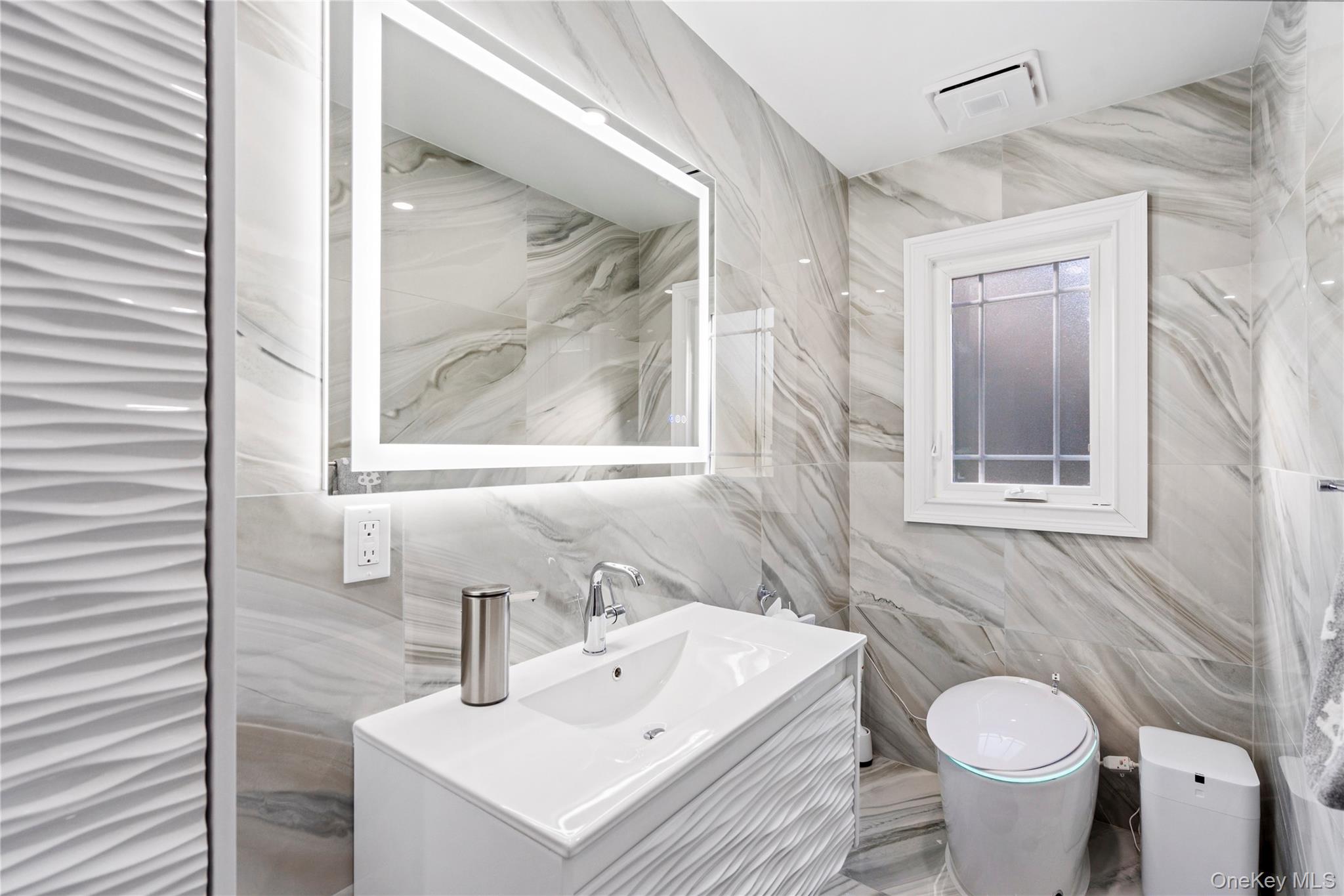 897 Ripley Lane, Muttontown, NY 11771