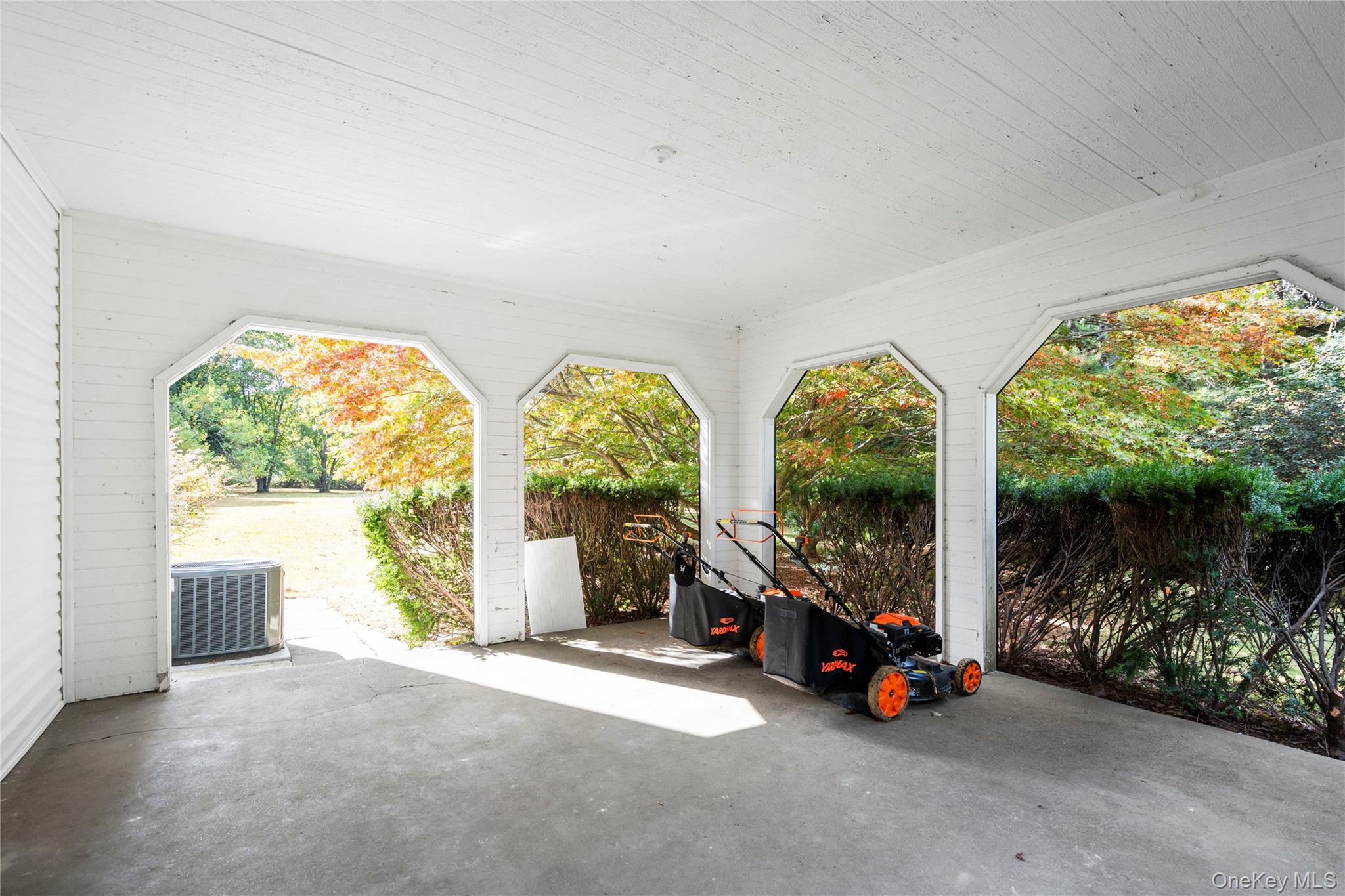 897 Ripley Lane, Muttontown, NY 11771