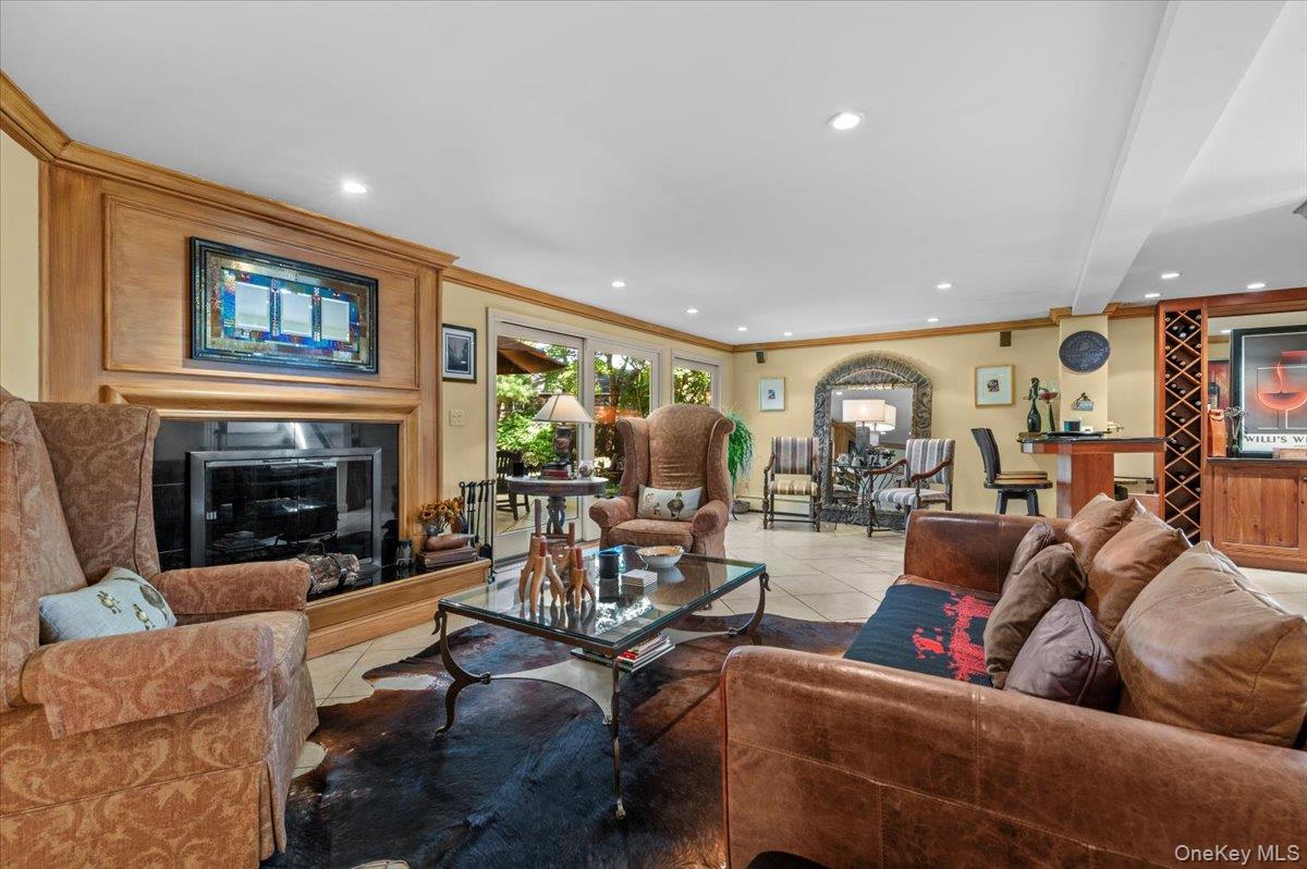 71 Cove Road, Huntington, NY 11743