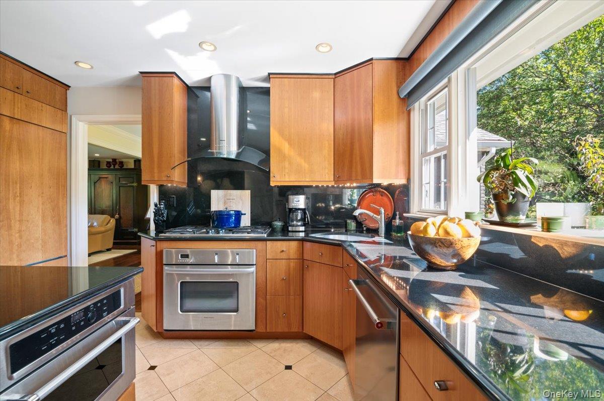 71 Cove Road, Huntington, NY 11743