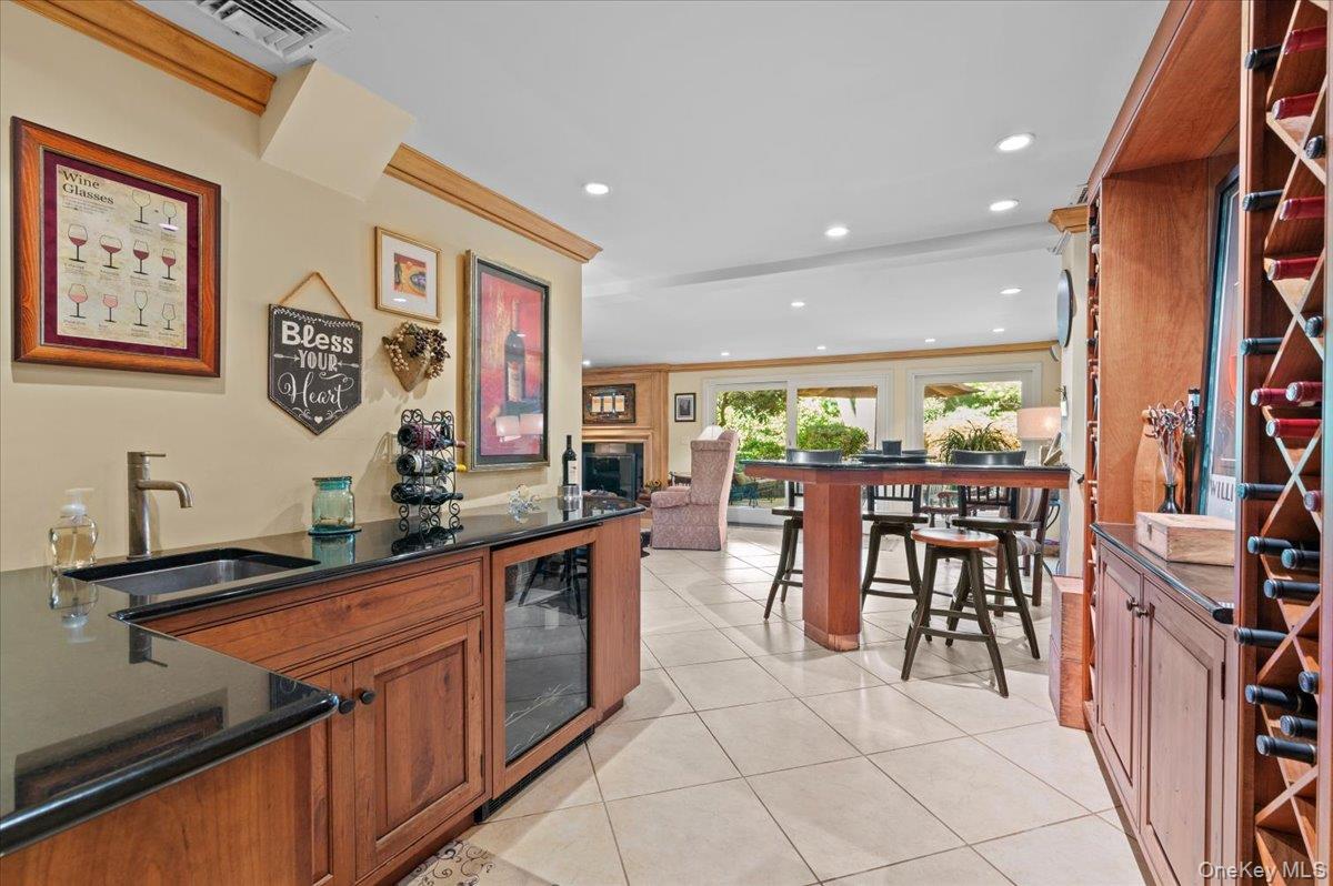 71 Cove Road, Huntington, NY 11743