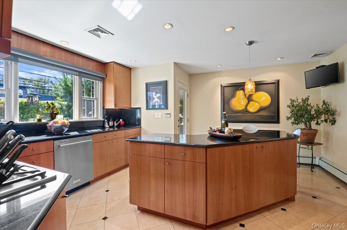 71 Cove Road, Huntington, NY 11743