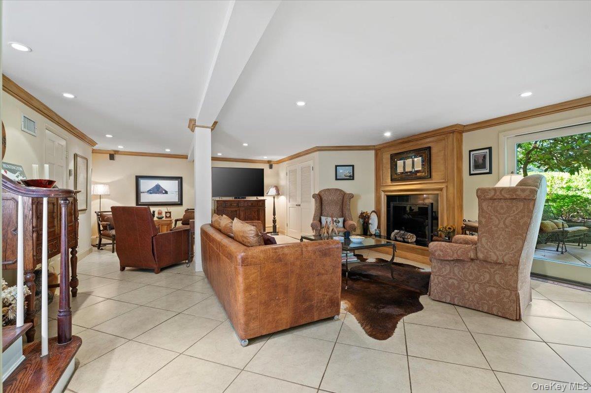 71 Cove Road, Huntington, NY 11743