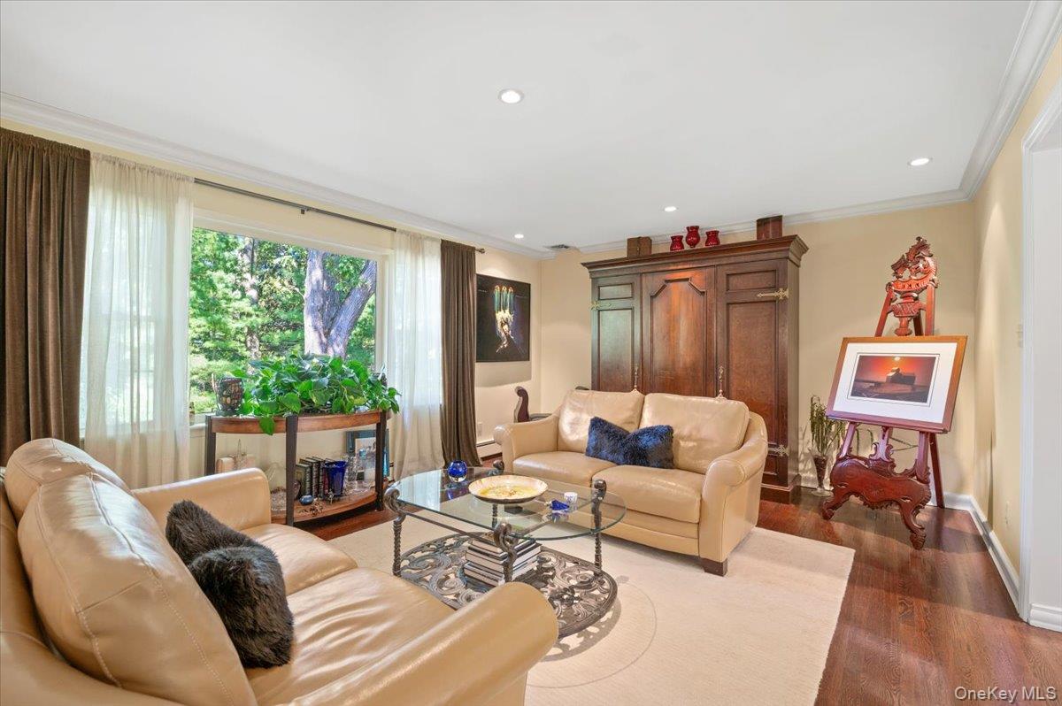 71 Cove Road, Huntington, NY 11743