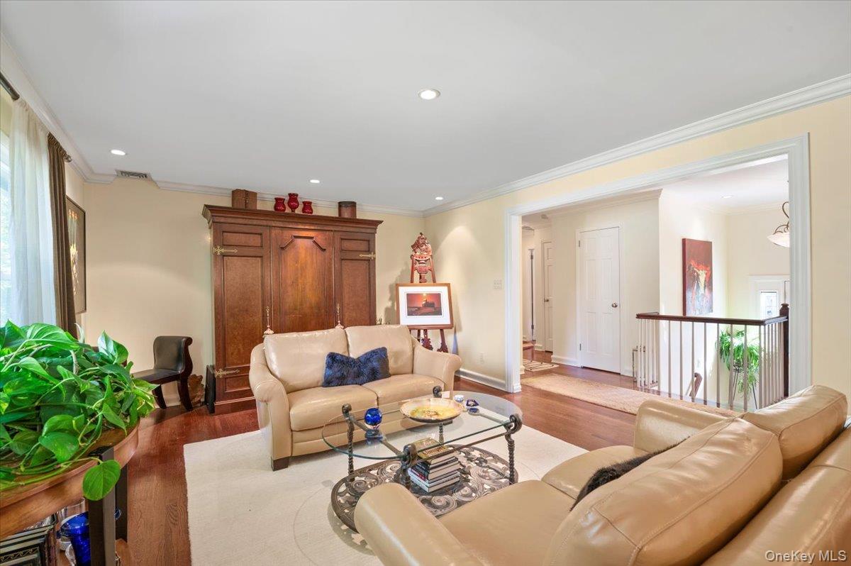 71 Cove Road, Huntington, NY 11743