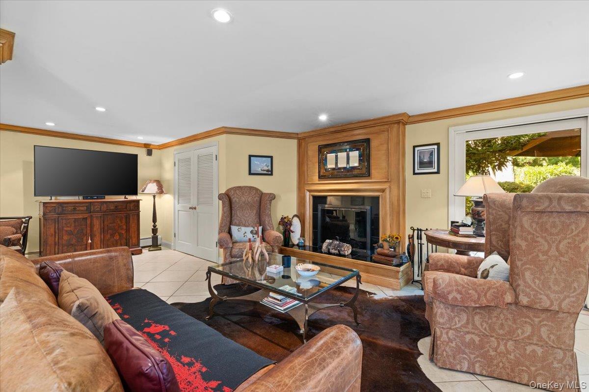 71 Cove Road, Huntington, NY 11743